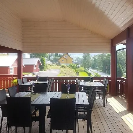 Viking Camping Og Campingplatz Stryn